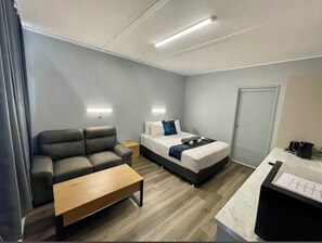 Standard Double Room, Balcony | Desk, laptop workspace, iron/ironing board, free WiFi - Comfortinn motel (Inglewood)
