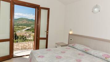 1 Schlafzimmer, Reisekinderbett, Bettwäsche