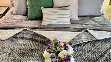 2 quartos, cofres nos quartos, ferros/tábuas de passar roupa, Wi-Fi