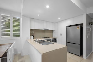 Căn hộ, 3 phòng ngủ, quang cảnh hồ bơi | Bếp riêng | Dụng cụ pha cà phê/trà, ấm điện, lò nướng bánh mì, dụng cụ vệ sinh