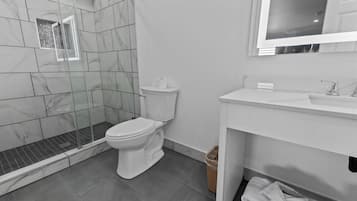 Suihku, pyyhkeet, saippua, sampoo