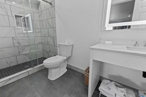 Suihku, pyyhkeet, saippua, sampoo