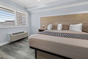 Room, 1 King Bed | Desk, free WiFi - Downey Inn (Downey)
