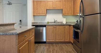 Cozy 2-bedroom apartment in beautiful Los Angeles with WiFi and AC