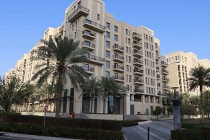 Exterior - Bright, Cozy & Sunny 2 Bedroom Apartment (Dubai)