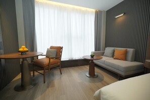 Business Twin Room, City View | Desk, laptop workspace, free WiFi - UrCove by Hyatt Xuchang Angel City (Xuchang)