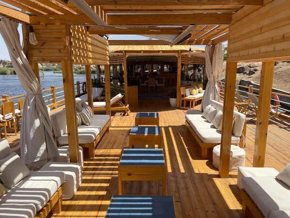 Rooftop terrace - Dahabiya Nile sailing Luxor to Aswan  (Luxor)