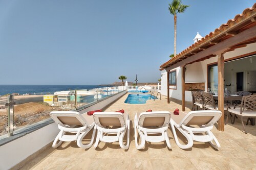 "Villa Atlantico" Near the Beach with Private Pool, Wi-Fi, A/C, Terrace & Garden