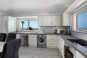 Fridge, microwave, oven, stovetop - "Villa Atlantico" Near the Beach with Private Pool, Wi-Fi, A/C, Terrace & Garden (San Miguel de Abona)