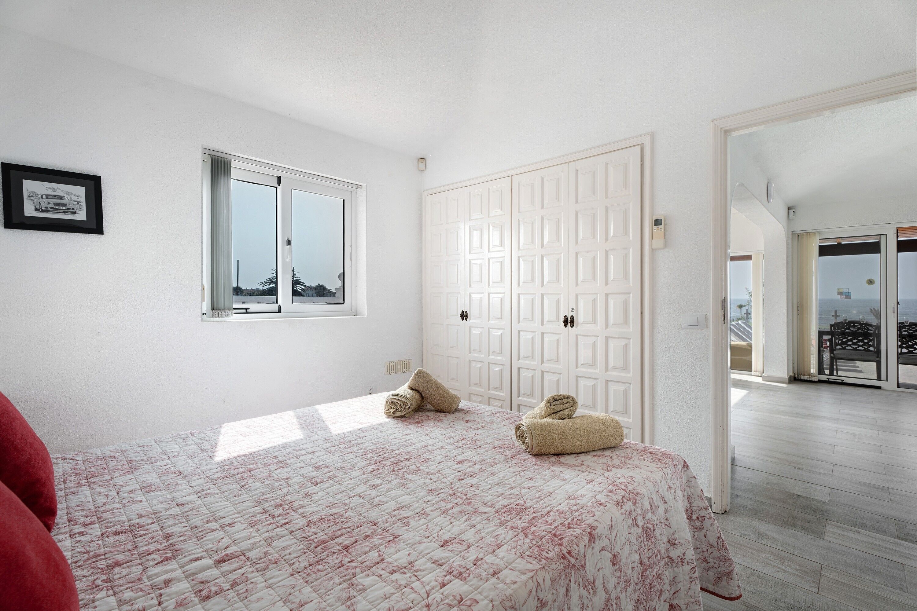 3 makuuhuonetta, silitysrauta/-lauta, ilmainen Wi-Fi, vuodevaatteet