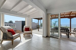 Interior - "Villa Atlantico" Near the Beach with Private Pool, Wi-Fi, A/C, Terrace & Garden (San Miguel de Abona)