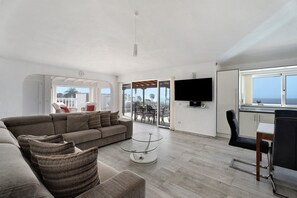 TV - "Villa Atlantico" Near the Beach with Private Pool, Wi-Fi, A/C, Terrace & Garden (San Miguel de Abona)