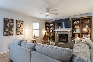 Smart TV, fireplace