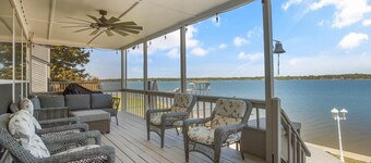 Lakefront property perfect for fishing or swimming, summer dates available!