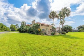 Property grounds - Cozy Perdido Key Studio on Golf Course - Private Guest Suite (Perdido Key)