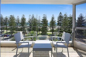 Apartamento, 3 habitaciones, vistas al mar | Balcón