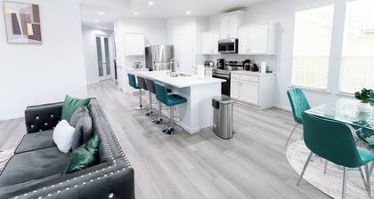 Luxury Home Near Downtown Dallas – 3BR/3.5BA,