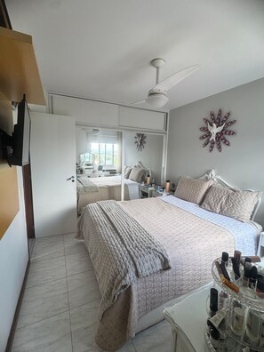 2 bedrooms, desk, iron/ironing board, WiFi