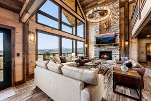 Smart TV, fireplace, video games - Crown Point Lodge ~ Luxury 6BR ~ Indoor Pool ~ Game Room (Sevierville)