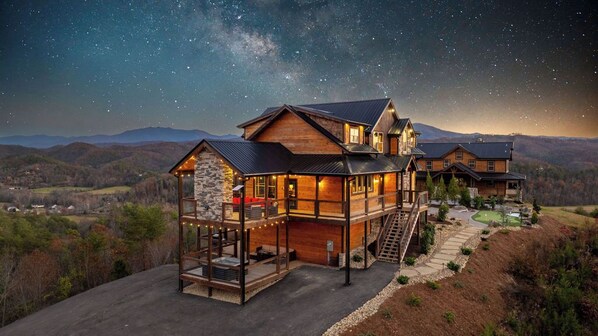 Exterior - Crown Point Lodge ~ Luxury 6BR ~ Indoor Pool ~ Game Room (Sevierville)