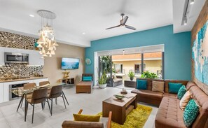 Smart TV, books - Loft 268 in the HEART of the Romantic in Zone (Puerto Vallarta)