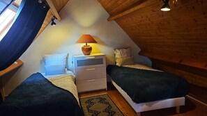 2 chambres, lit de bébé portatif, accès à Internet, literie fournie