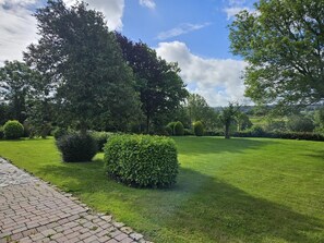 Property grounds - House for 4 people in the Boulonnais region, near Desvres and 20 km from Boulogne-Sur-Mer. (WIRWIGNES)