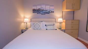 2 bedrooms, desk, travel cot, free WiFi