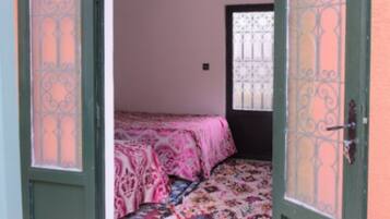 Habitación económica, vista al río | Cortinas blackout, insonorización y wifi gratis