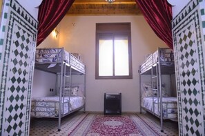 Comfort Quadruple Room | Blackout drapes, soundproofing, free WiFi - Riad Toubkal D'Atlas Tifnoute (Toubkal)