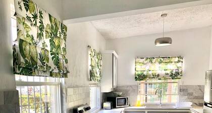 3-bedroom house in welcoming Holetown with WiFi, AC. Enjoy your stay