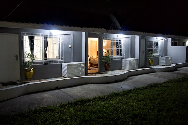 Quarto casal luxo, vista para a piscina | Cortinas blackout, quartos à prova de som, ferros/tábuas de passar roupa