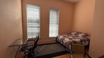 1 habitación, escritorio, wifi gratis y ropa de cama
