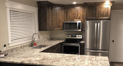 Spacious Riverfront Cabin in Beautiful Marysvale