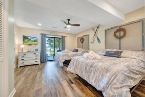 5 bedrooms, iron/ironing board, free WiFi, bed sheets - Kelly Kove - Beach Area Sleeps 14, Private Dock, Pet Friendly (Penhook)