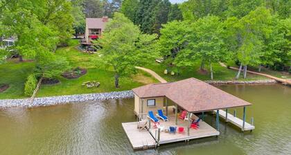 Dancing Water - Sleeps 10, Private dock, Game Room & Hot Tub
