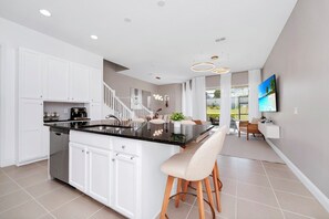 Micro-ondes, four, plaque de cuisson, lave-vaisselle