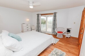5 bedrooms, iron/ironing board, free WiFi, bed sheets - Oceanside, Hot Tub, Close to Beach and Shopping! -  WW921, Sea 5 (Corolla)