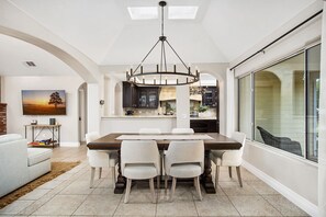 Dining - Welcome to Mina Ranch! Steps to Leoness Cellars, minutes to Galway Downs! (Temecula)