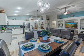 ثلاجة، ميكروويف، فرن، موقد طهي مسطح