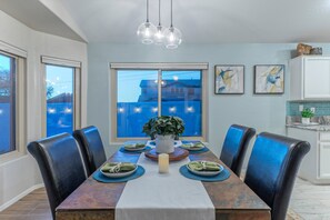 Dining - Spring Training, NASCAR - PIR, Hiking/Biking Trails, Golf, Htd Pool, Putting Green, Fire Pits, Bikes (Goodyear)