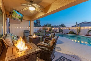 A heated pool - Spring Training, NASCAR - PIR, Hiking/Biking Trails, Golf, Htd Pool, Putting Green, Fire Pits, Bikes (Goodyear)