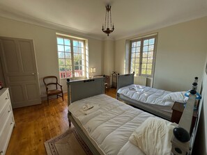 7 bedrooms, iron/ironing board, WiFi, bed sheets