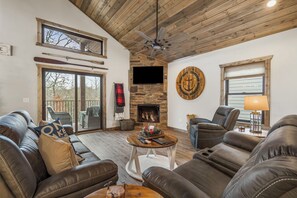 Smart TV, fireplace, DVD player