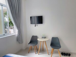 Standard Double Room Single Use | Laptop workspace, free WiFi