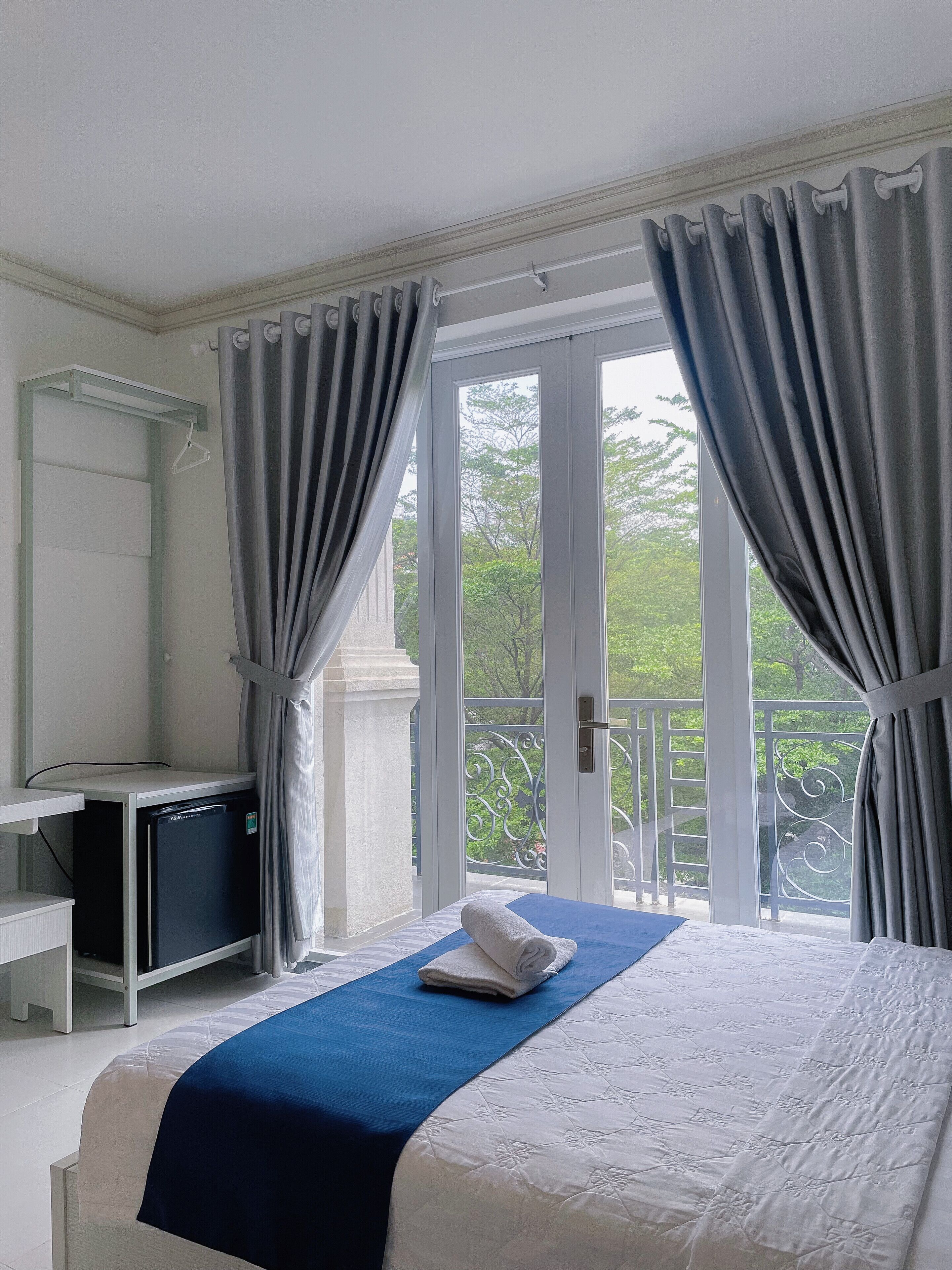 Deluxe Double or Twin Room | Laptop workspace, free WiFi