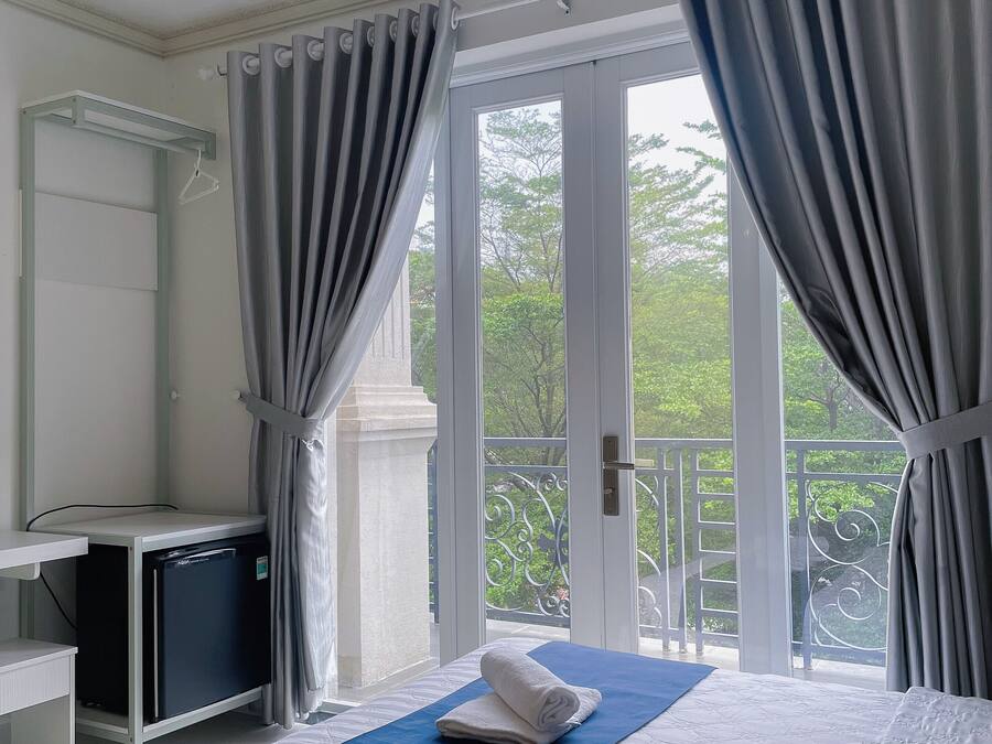 Laptop workspace, free WiFi