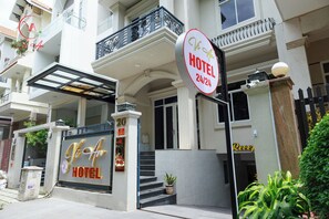 Fachada de la propiedad