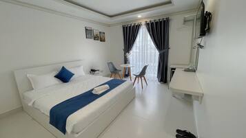 Deluxe Double Room Single Use | Laptop workspace, free WiFi