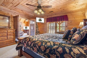 2 bedrooms, iron/ironing board, free WiFi, bed sheets - Peaceful Cabin Escape • Close to Nature & Branson Fun! Free Tickets! (Ridgedale)